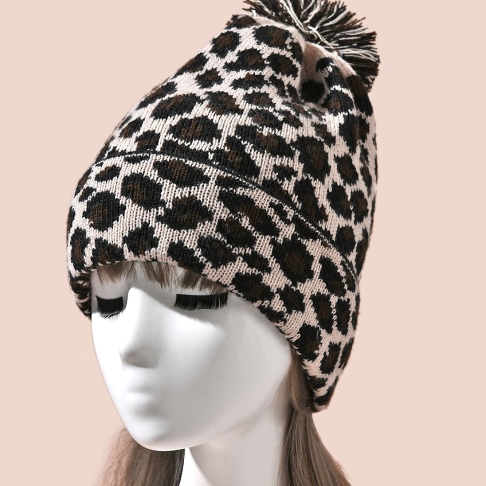 2xHP💝Leopard beanie in black and browns with pom - Picture 2 of 4